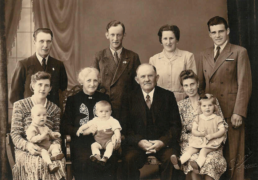 Familie foto fra omkring 1947